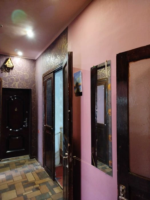 For sale! 3-room apartment. Stalin-era building, KhTZ, Mira St., Industrialnaya M.