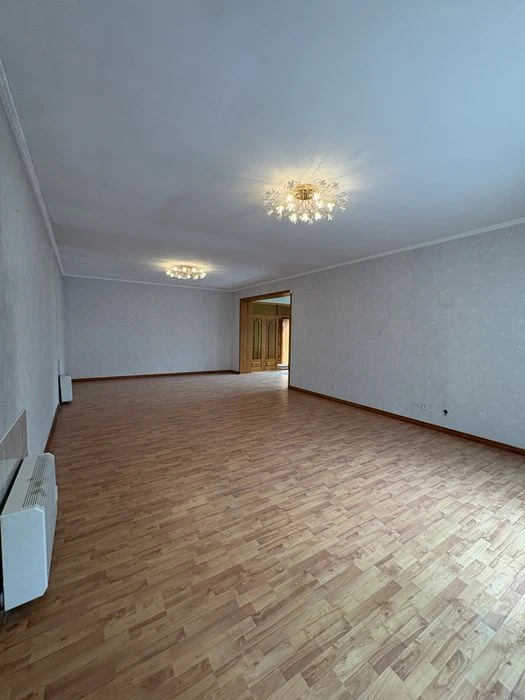 Продаж 2-х поверхового будинку в Центрі міста-250кв.м.Вул.Се