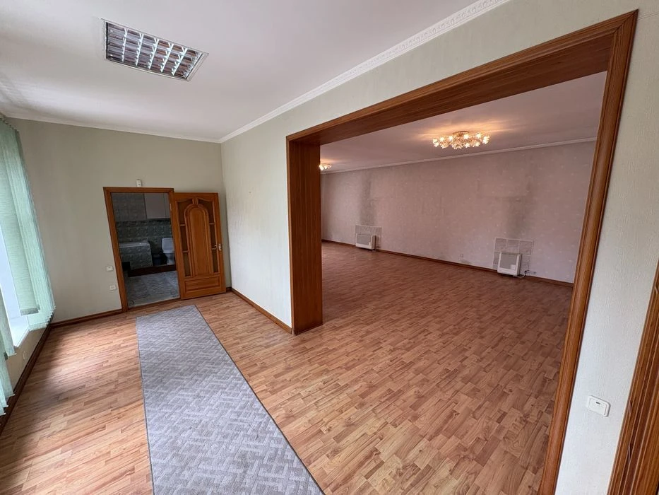 Продаж 2-х поверхового будинку в Центрі міста-250кв.м.Вул.Се
