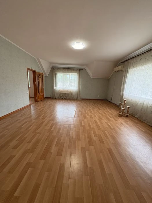 Продаж 2-х поверхового будинку в Центрі міста-250кв.м.Вул.Се