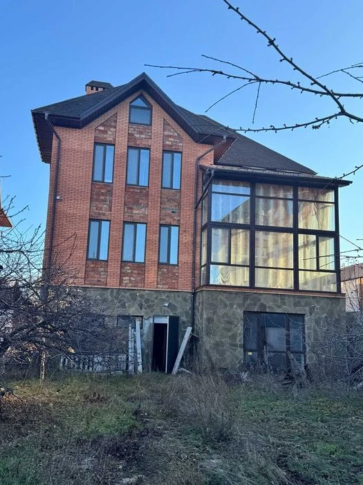 Леваневців будинок 550 кв.м. на березі річки