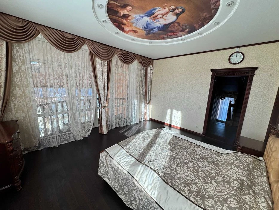 Леваневців будинок 550 кв.м. на березі річки