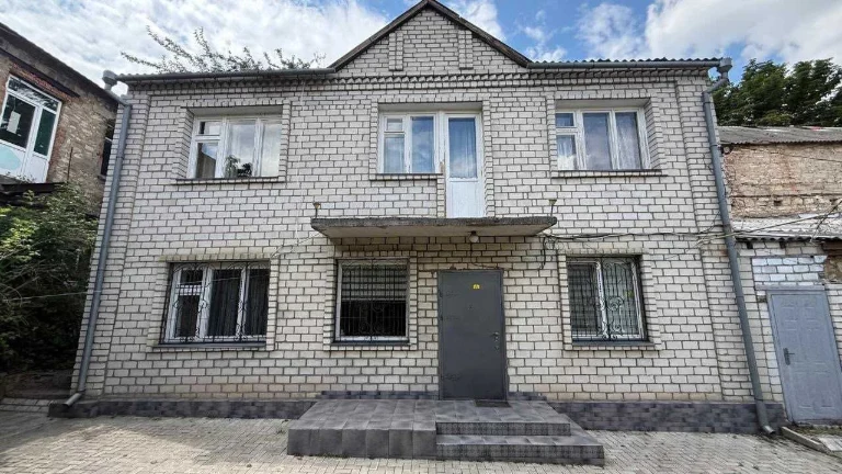Продаж 2 поверхового мебльованого будинку 104.8 кв. м з гара
