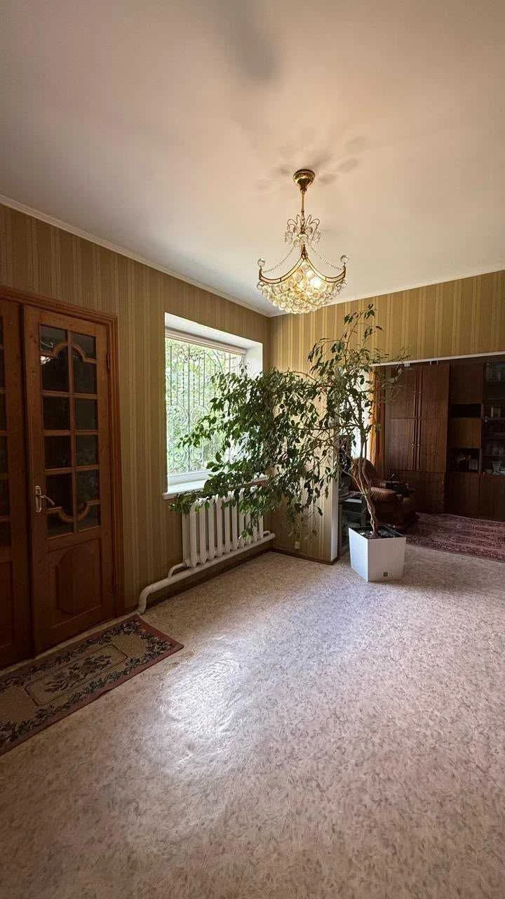 Продаж 2 поверхового мебльованого будинку 104.8 кв. м з гара