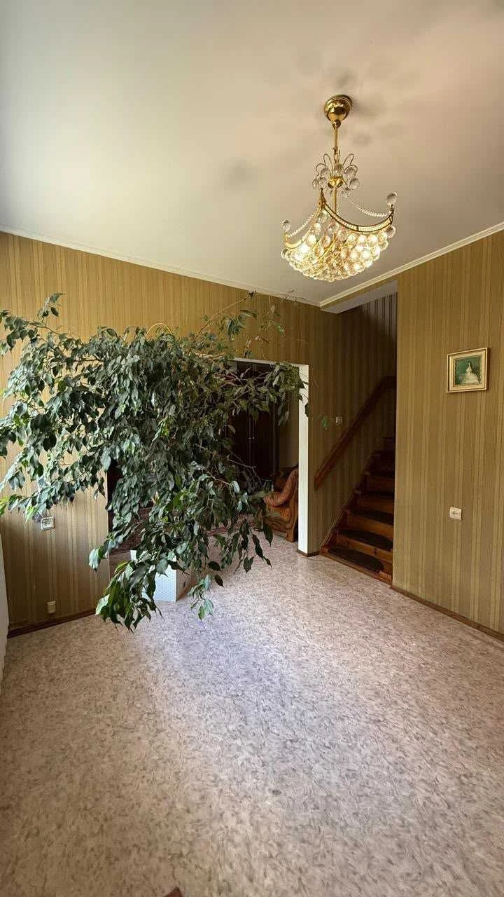 Продаж 2 поверхового мебльованого будинку 104.8 кв. м з гара