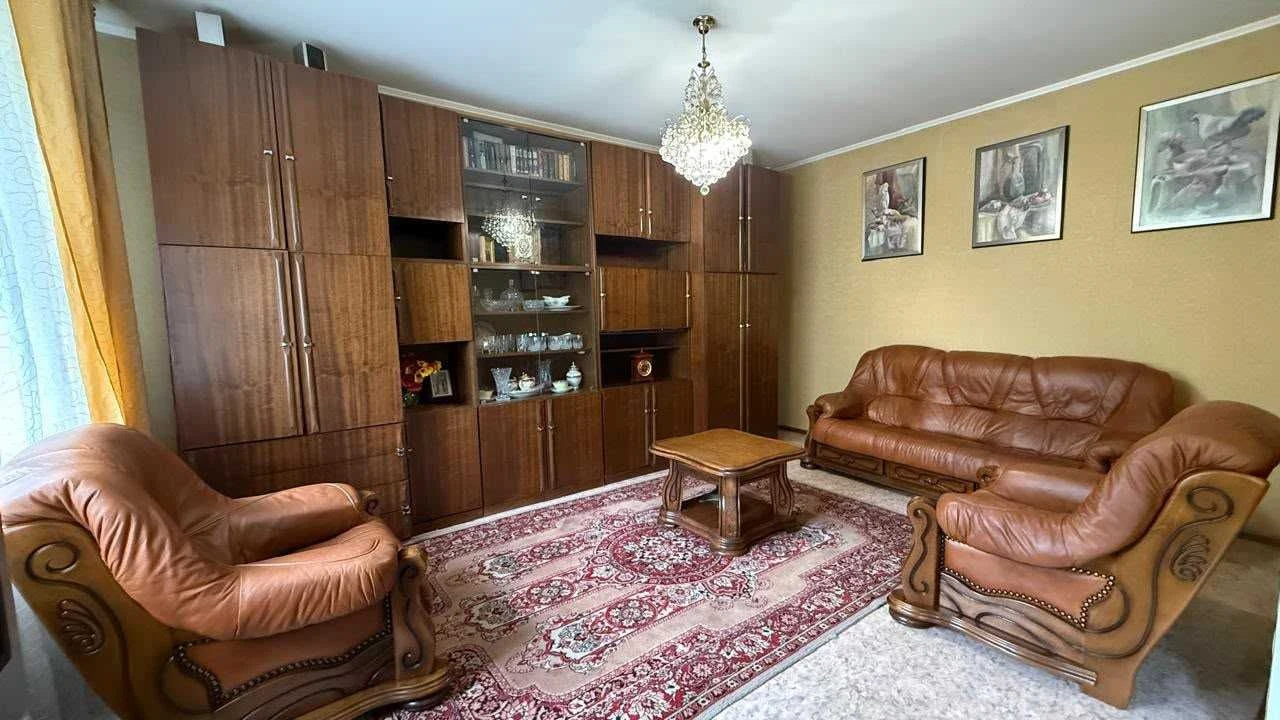 Продаж 2 поверхового мебльованого будинку 104.8 кв. м з гара