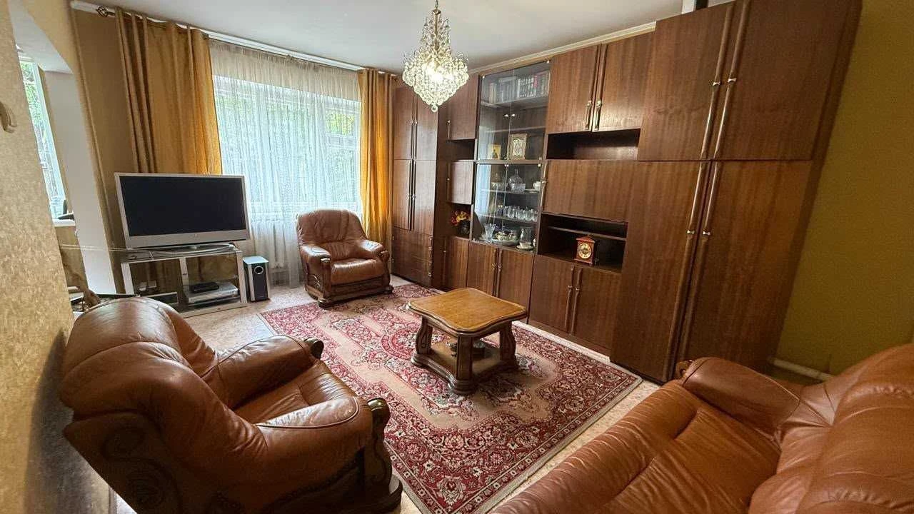 Продаж 2 поверхового мебльованого будинку 104.8 кв. м з гара