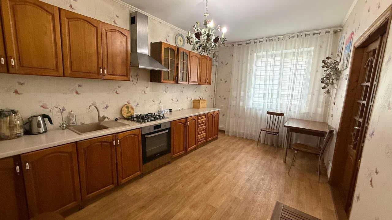 Продаж 2 поверхового мебльованого будинку 104.8 кв. м з гара