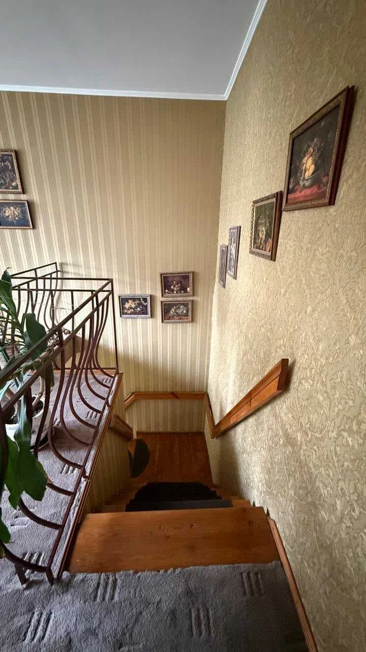 Продаж 2 поверхового мебльованого будинку 104.8 кв. м з гара