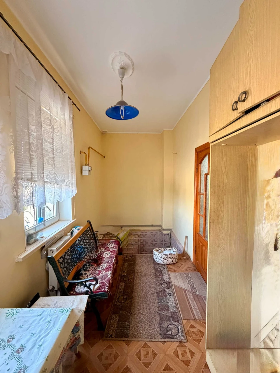 РОЗКІШНИЙ СІМЕЙНИЙ БУДИНОК БІЛЯ РІЧКИ В РАЙОНІ КАЗАРСЬКОГО