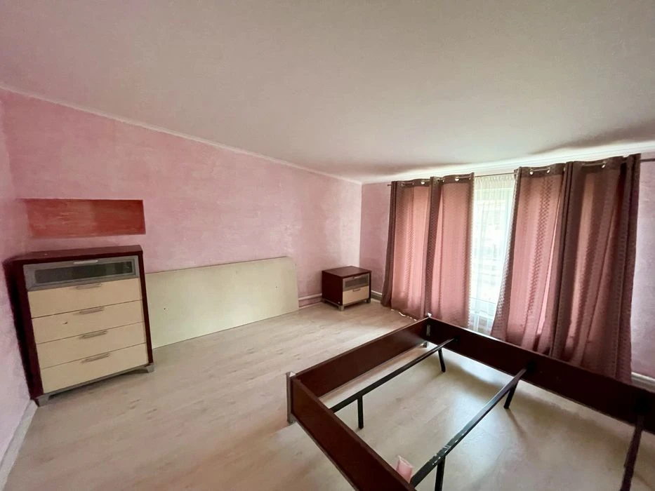 Продам двоповерховий будинок в Центрі!