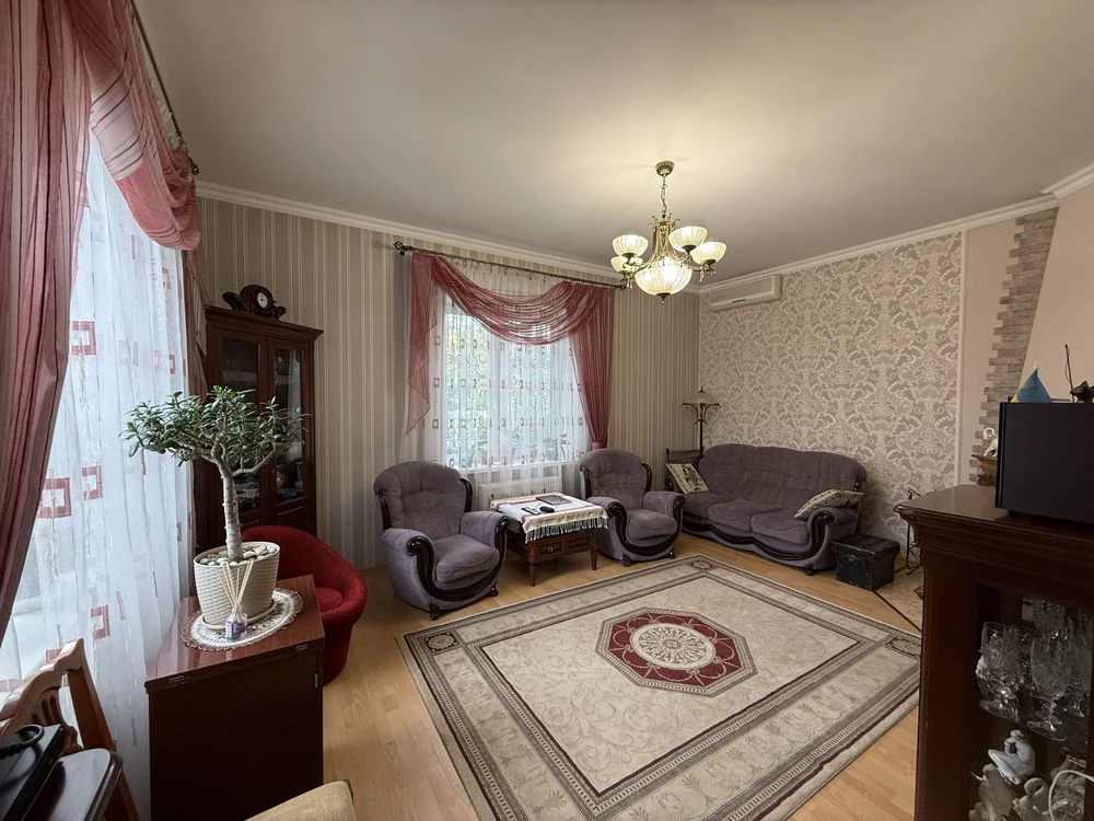 Продаю добротный 2-х этажный дом, р-н Ленского РОВД, ул. 9 л