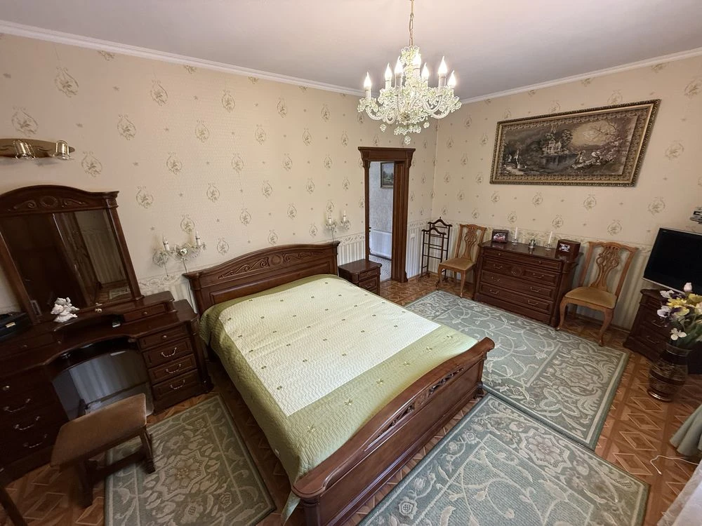 Продаю добротный 2-х этажный дом, р-н Ленского РОВД, ул. 9 л