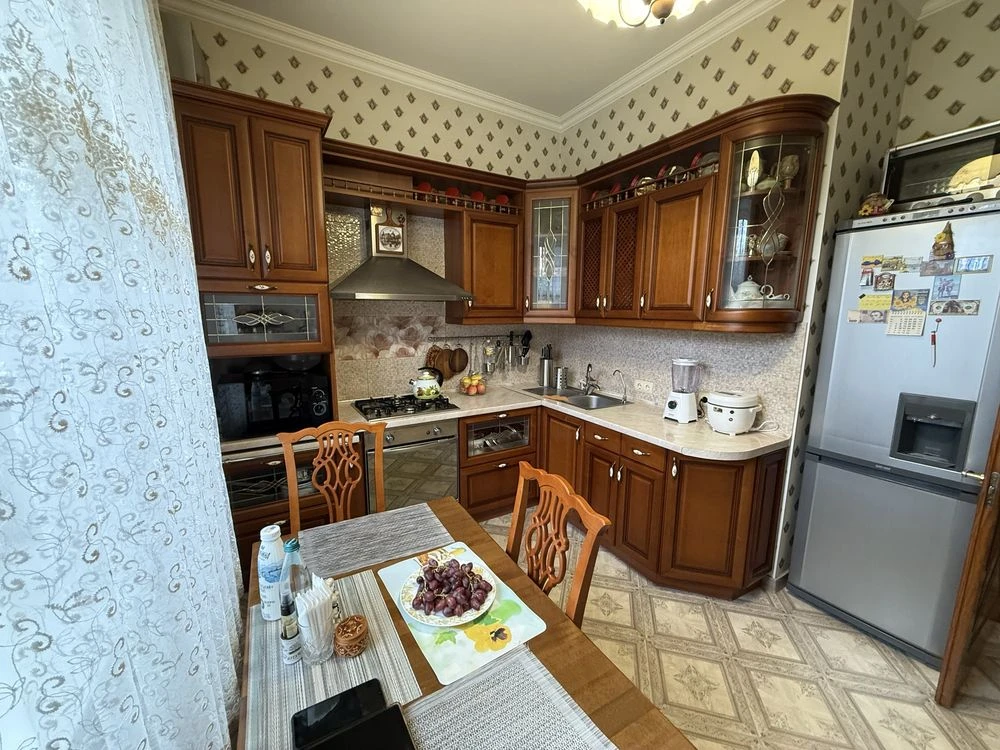 Продаю добротный 2-х этажный дом, р-н Ленского РОВД, ул. 9 л