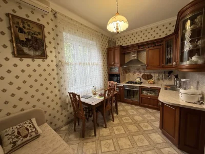 Продаю добротный 2-х этажный дом, р-н Ленского РОВД, ул. 9 л