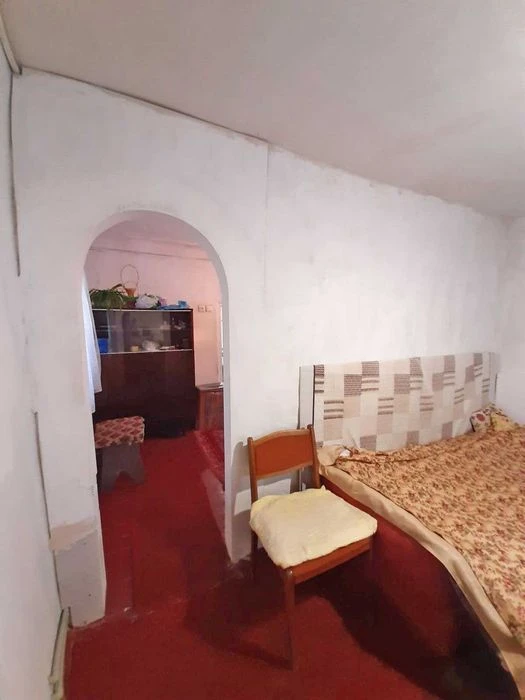 Продам дом - 4 ком., можно на 2 семьи, космет ремонт. Район
