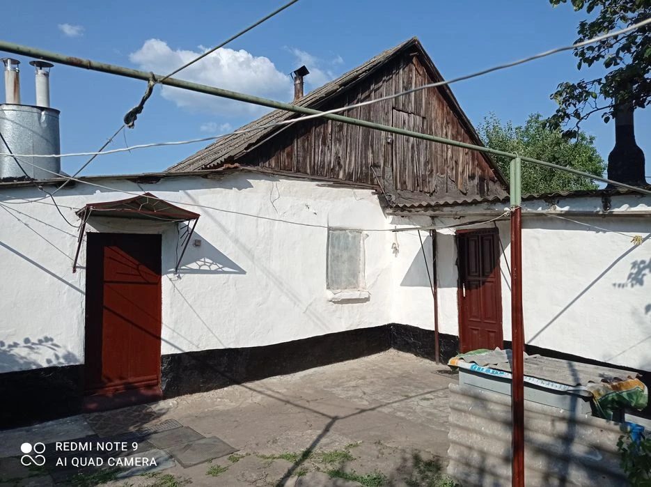 Продам дом - 4 ком., можно на 2 семьи, космет ремонт. Район