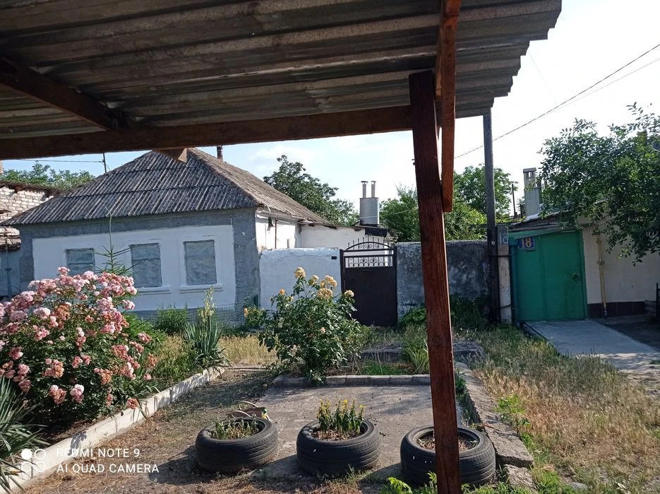 Продам дом - 4 ком., можно на 2 семьи, космет ремонт. Район