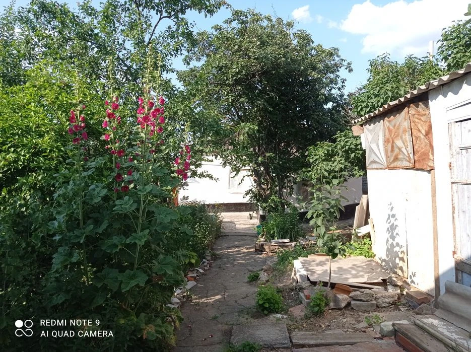 Продам дом - 4 ком., можно на 2 семьи, космет ремонт. Район