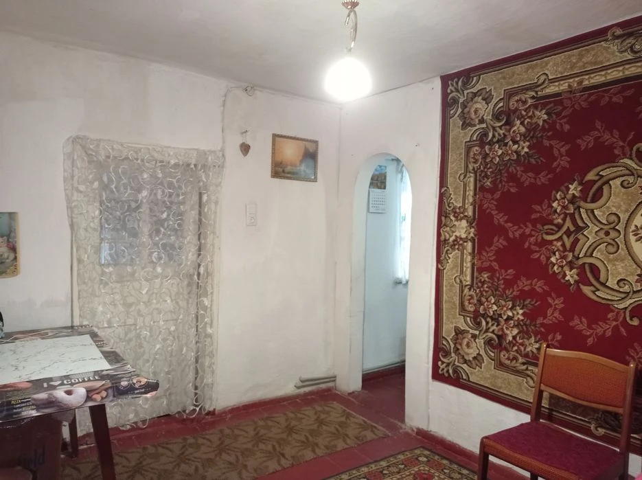 Продам дом - 4 ком., можно на 2 семьи, космет ремонт. Район