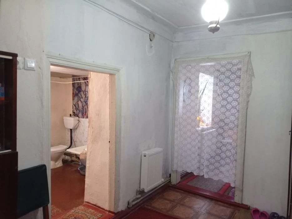 Продам дом - 4 ком., можно на 2 семьи, космет ремонт. Район