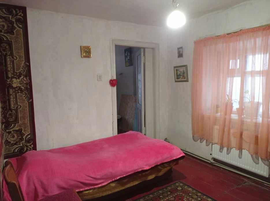 Продам дом - 4 ком., можно на 2 семьи, космет ремонт. Район