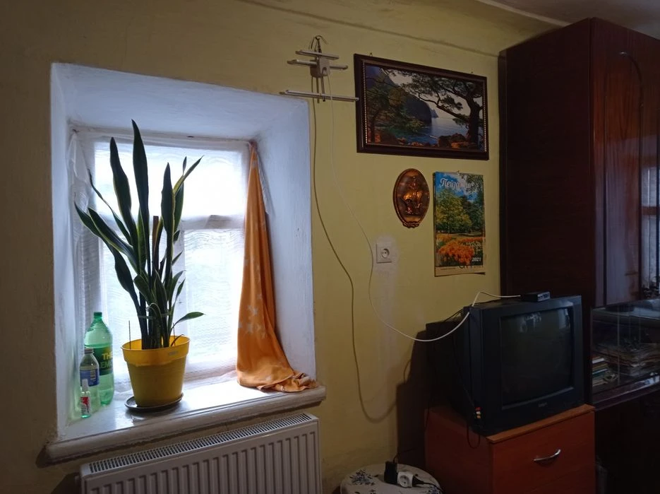 Продам дом - 4 ком., можно на 2 семьи, космет ремонт. Район