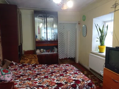 Продам дом - 4 ком., можно на 2 семьи, космет ремонт. Район