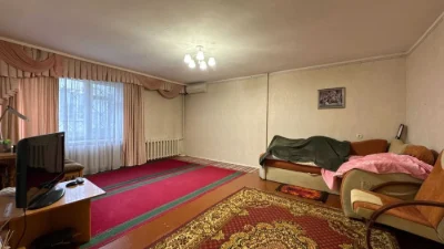 Продаж двокімнатної квартири Роздільні кімнати. вул. Сінна №