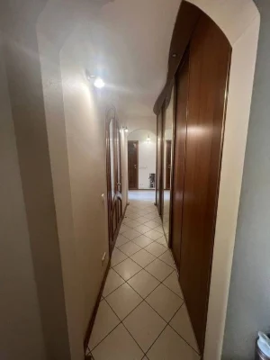 Harnyusya three-room apartment near the Kharkivskaya metro station