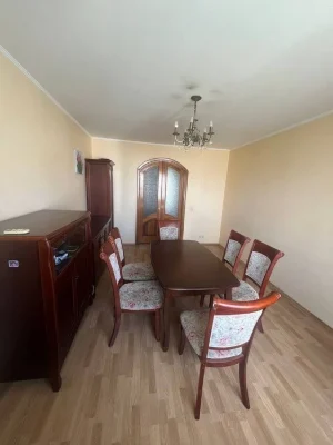 Harnyusya three-room apartment near the Kharkivskaya metro station