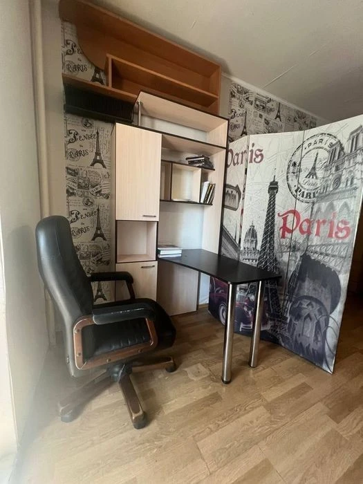 Harnyusya three-room apartment near the Kharkivskaya metro station