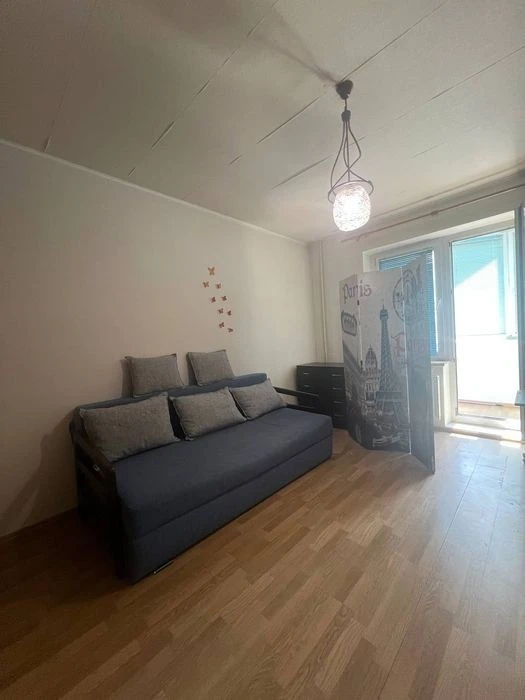 Harnyusya three-room apartment near the Kharkivskaya metro station
