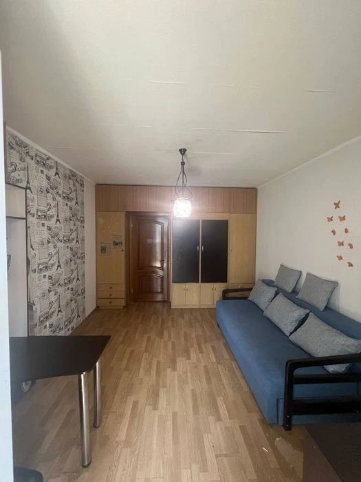 Harnyusya three-room apartment near the Kharkivskaya metro station