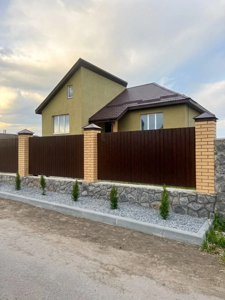 Продам будинок, вул.Чорнухінська, Яр, цегла, євроремонт, всі