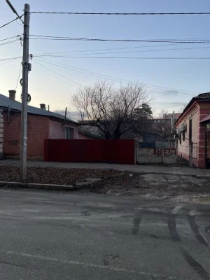 Будинок в центрі приватизована ділянка!!
