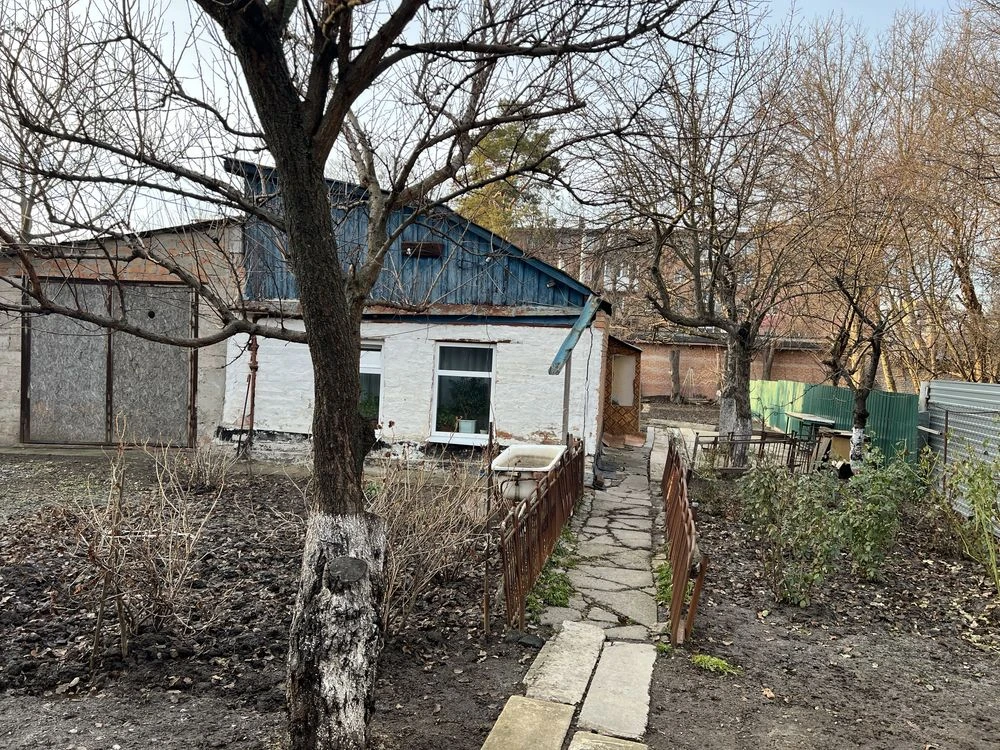 Будинок в центрі приватизована ділянка!!
