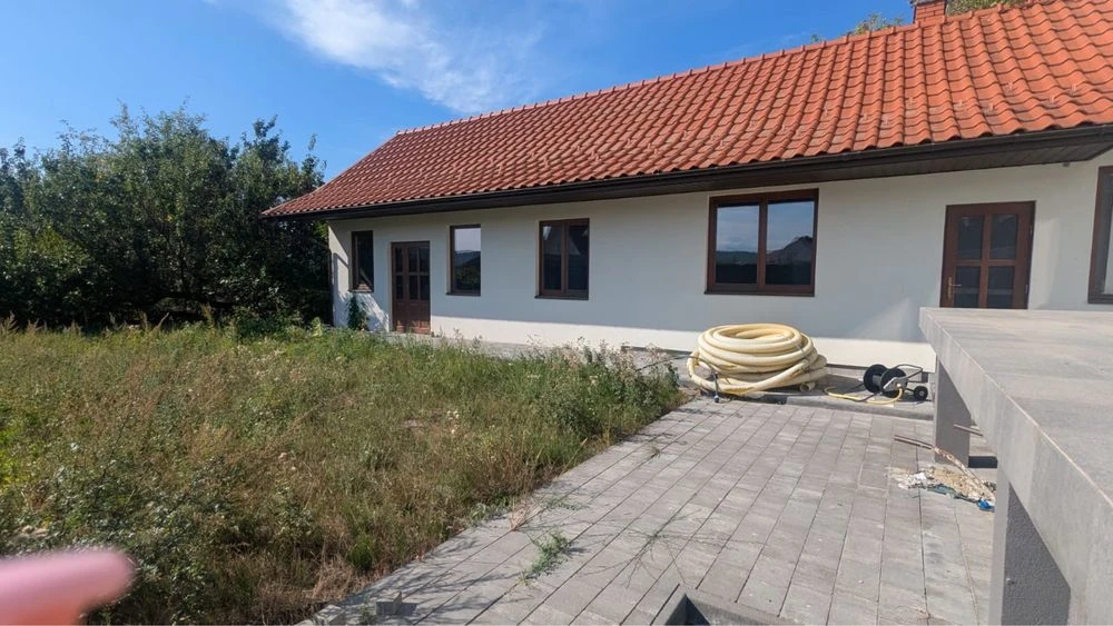 Продаж  нового просторого будинку мкр. Східний  ( можна на 2