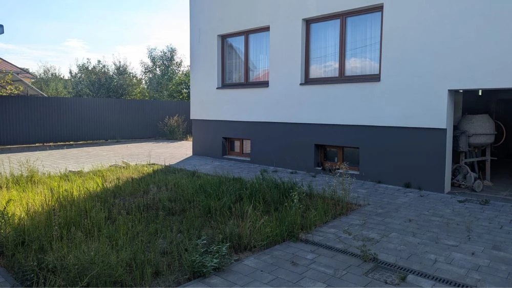 Продаж  нового просторого будинку мкр. Східний  ( можна на 2