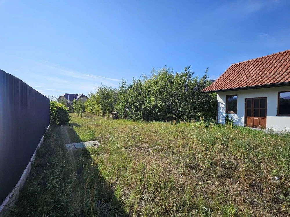 Продаж  нового просторого будинку мкр. Східний  ( можна на 2