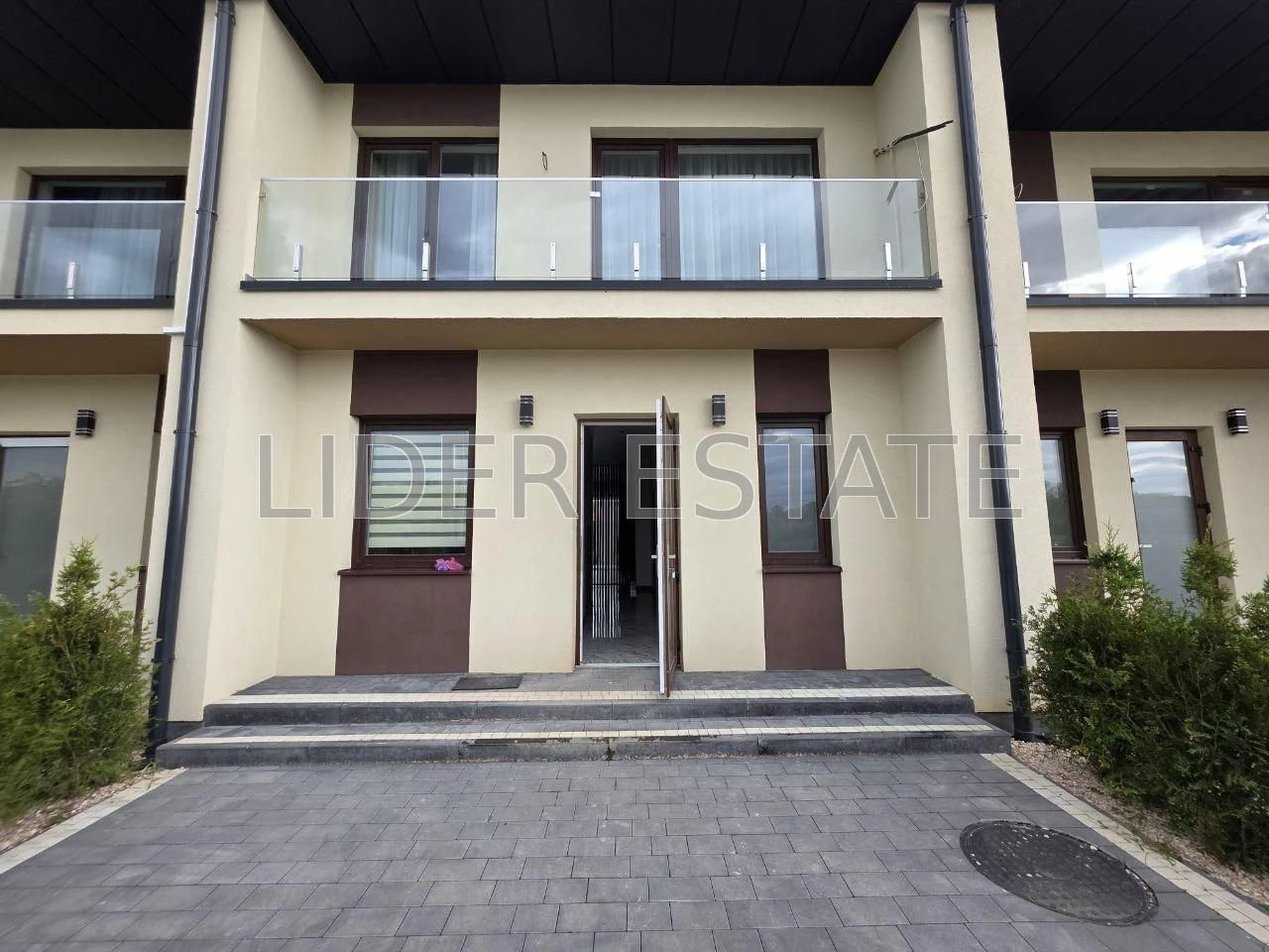 Продаж таунхауса в Ужгороді: 4 кімнати, 130 м², 2 сотки!