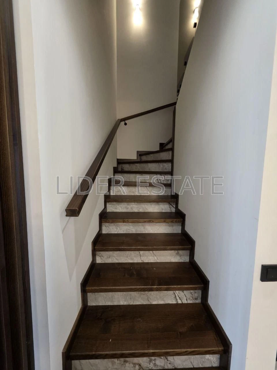 Продаж таунхауса в Ужгороді: 4 кімнати, 130 м², 2 сотки!