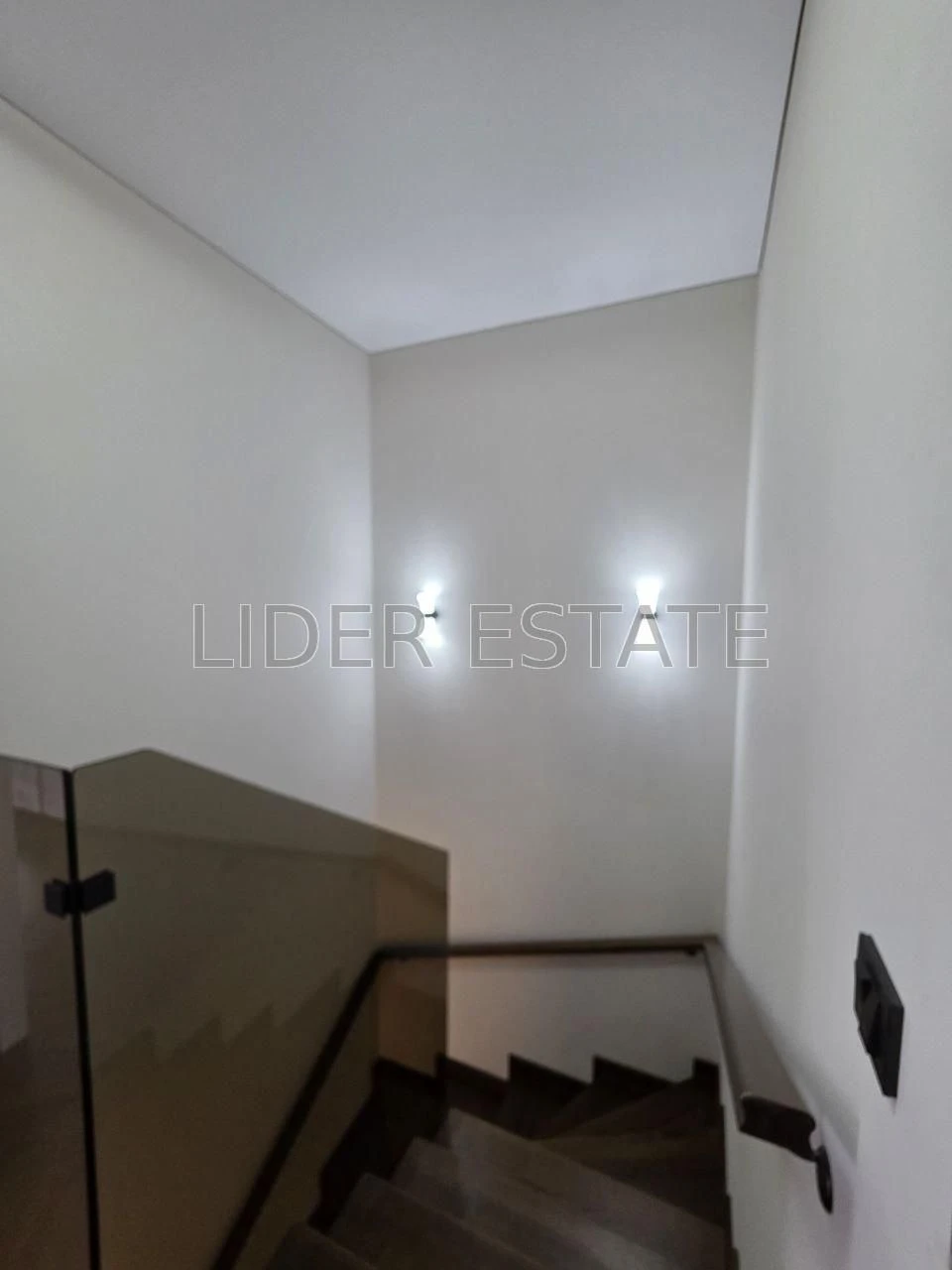 Продаж таунхауса в Ужгороді: 4 кімнати, 130 м², 2 сотки!