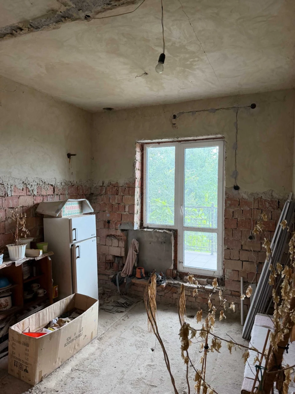 Продаж будинку з міськими комунікаціями та НЕЙМОВІРНИМ КРАЄВ