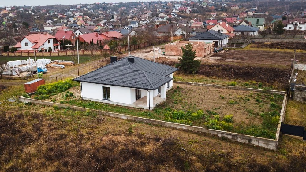 Продаж якісного будинку всього за 1 км від міста Рівне, Горо