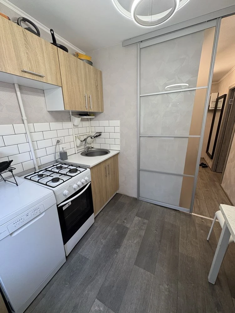16000 у .о Продаж 1 кім квартипа вул Космічна 3/5