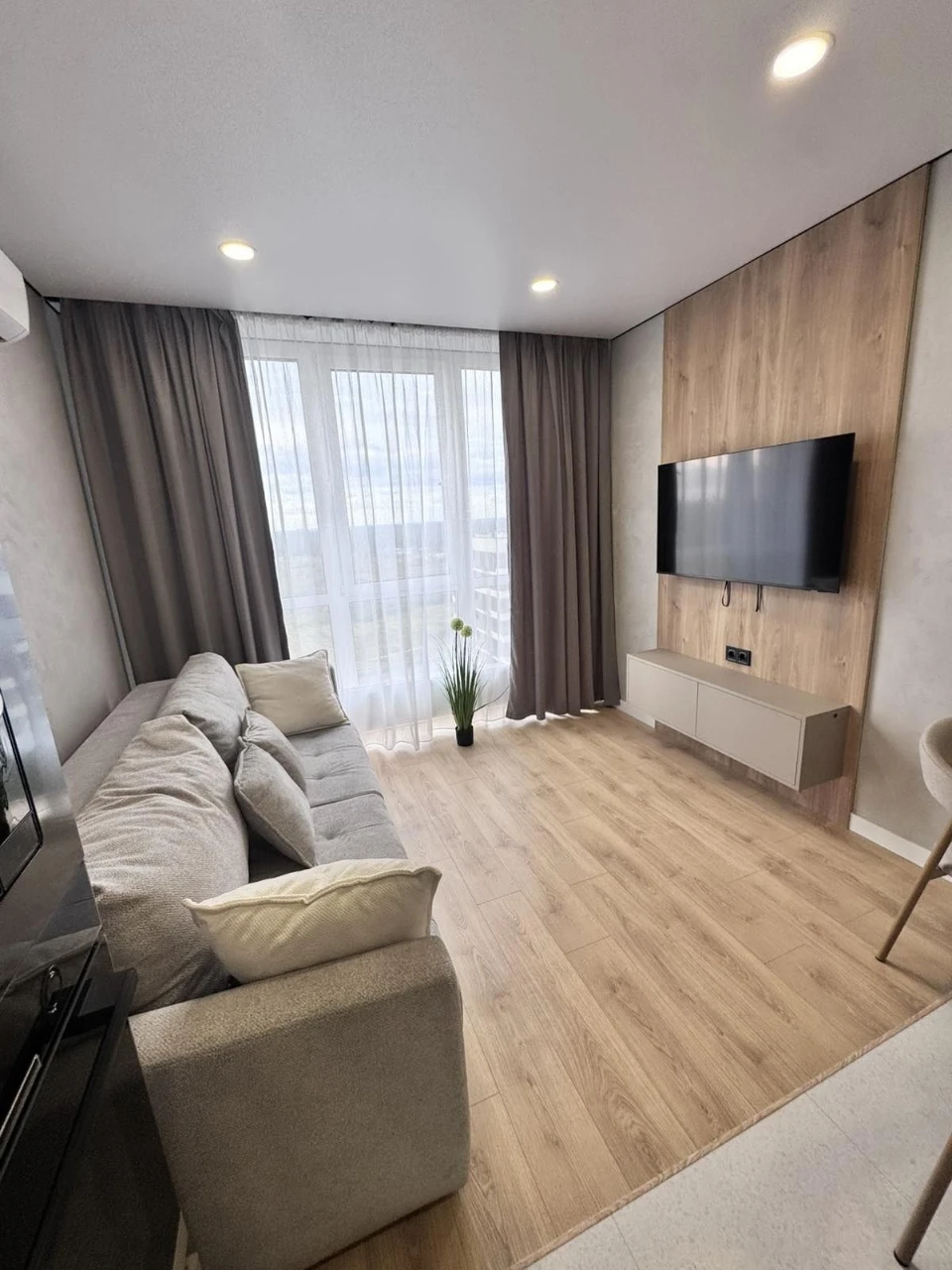 Продаж 1к кв, 44м.кв з гардеробною Власник Варшавський 3 Оле