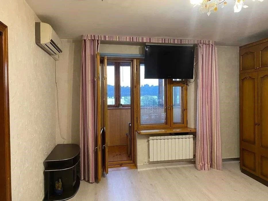 Оренда 1-кімнатної квартири 37 м², Дніпровська наб., 7