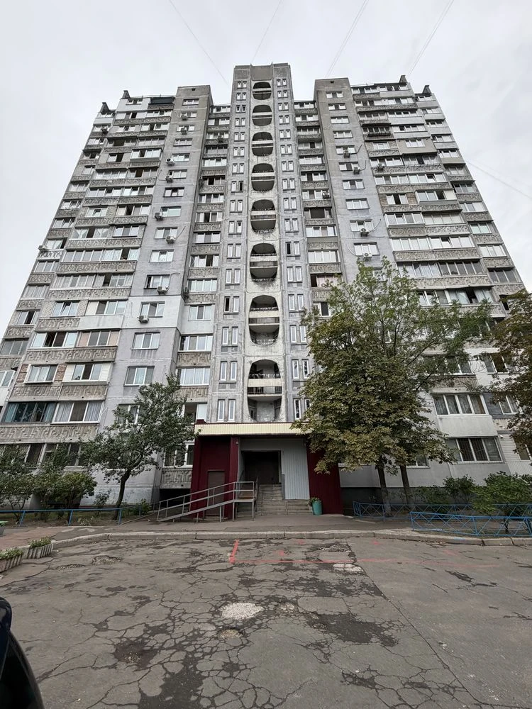 Продаж  розкішний 3-х кімнатної квартири біля Фестивального.