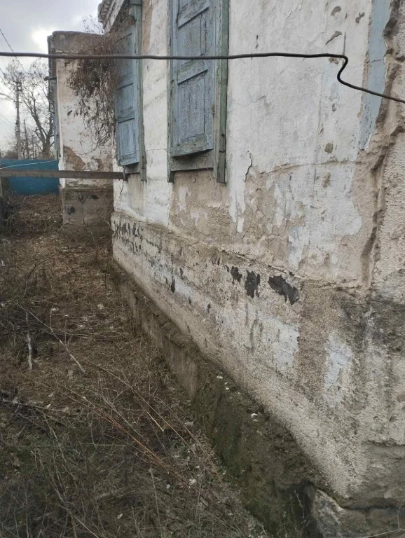 Продам недорого приватизований будинок поряд з ж.м. Парус